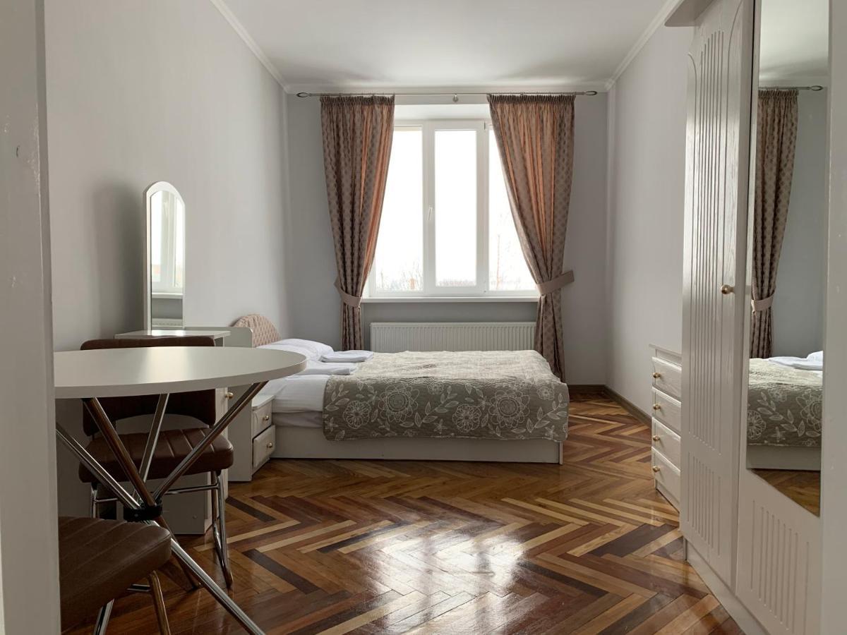 Good Rest Hostel Chemerivtsi Kültér fotó